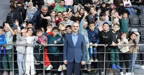 Kocaeli'de Başkan Çiftçi basketbolsever miniklerle buluştu