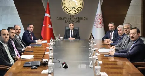 AK Parti Konya yetkilileri, Sanayi ve Teknoloji Bakanıyla toplantı yaptı
