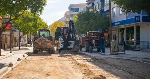 Muğla Milas’ta doğalgaz sonrası yol onarımı