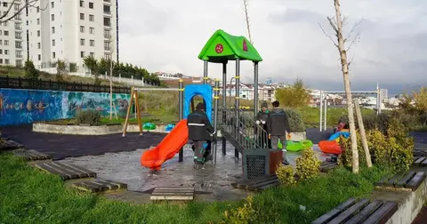Beylikdüzü'de park yangını: Failler kamerayla tespit edildi, belediye alanı yeniledi