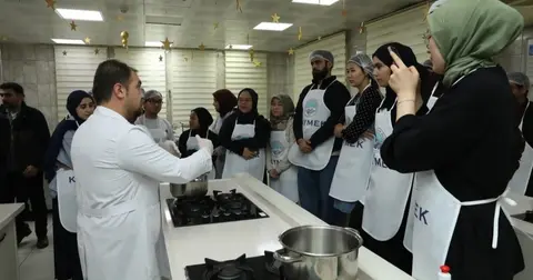 KAYMEK yabancı öğrencilere Kayseri lezzetlerini öğretiyor