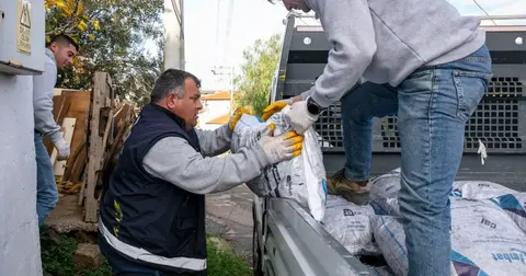 İzmir Güzelbahçe'de kara kış desteği başladı