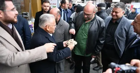 Kayseri Büyükşehir Belediye Başkanı Büyükkılıç, Camikebir'de esnafı ziyaret etti