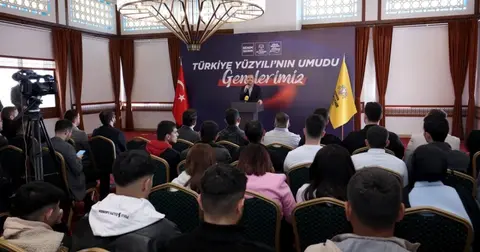 Konya Büyükşehir Belediye Başkanı Altay, 12 ilçeden gençlerle Akyokuş Kasrı'nda buluştu
