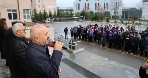 Gebze'de Yücel Boru Fen Lisesi'nde hafta başı bayrak töreni düzenlendi