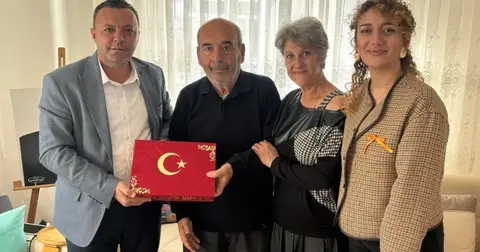 İzmit Belediyesi, Kıbrıs Gazilerine ziyarette yardımlar ve selamlar getirdi