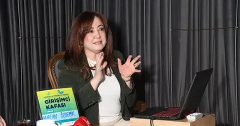 Bursa'da Nurcan Özdemir Osmangazili gençlere girişimcilik yolculuğunu anlattı