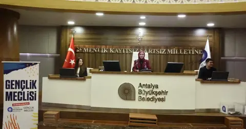 Antalya Büyükşehir Belediyesi Gençlik Meclisi 2025-2026 ilk toplantısını yapıldı