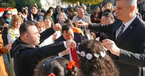 Gölcük'te engelli bireyler renk kattı