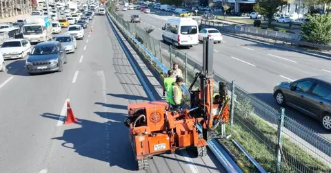 Antalya Gazi Bulvarı’nda otokorkuluk çalışması