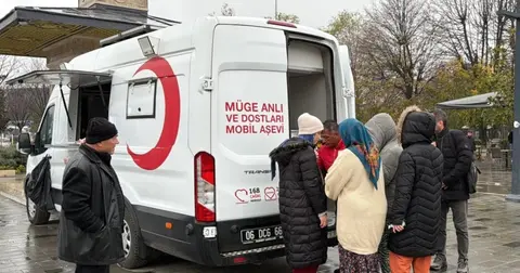 Düzce'de "Müge Anlı ve Dostları"ndan soğuk havada iç ısıtan destek
