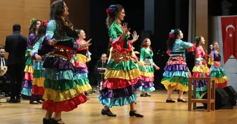 Bursa'da Roman ve Balkan gecesi coşkusu