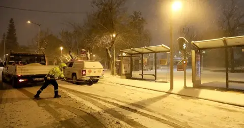 Gaziantep’te ulaşım için karla mücadele çalışmaları aralıksız sürüyor