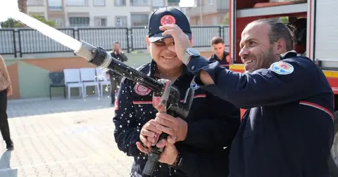 Özel gereksinimli Ahmet bir günlüğüne itfaiye eri oldu