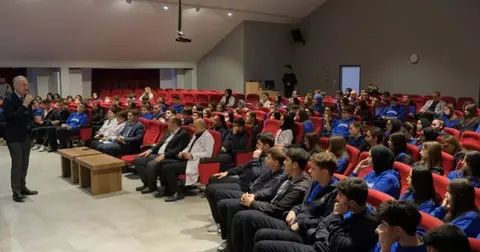 Bursa İnegöl’de Başkan Taban gençlerle bir arada