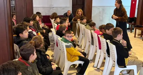 Gemlik'te Çocuk Hakları Semineri: Çocuklar Avukat Cüppesi Giydi
