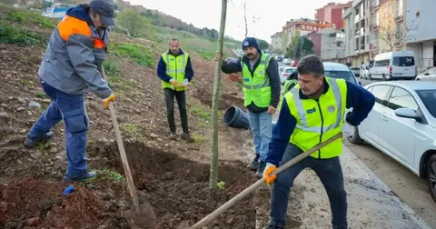 Maltepe’de Zümrütevler parkları geri dönüşüm malzemeleriyle yenileniyor