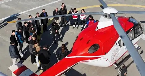 Kayseri Bilişim Akademisi öğrencileri hava ambulans helikopterini inceledi