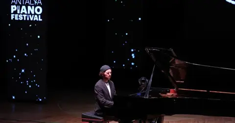 Antalya'da 25. Uluslararası Piyano Festivali'nde Barış Büyükyıldırım konser verdi