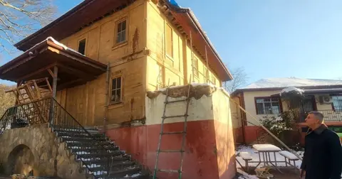 Tarihî Nüzhetiye Camii’nde restorasyon sürüyor