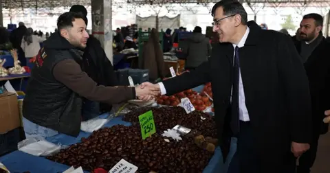 Kütahya'da Başkan Kahveci pazara kulak verdi