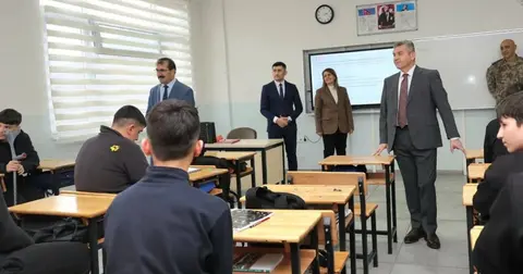 Artvin Valisi Ergün’den okullara ziyaret