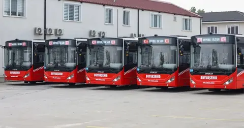 Sakarya Büyükşehir’in metrobüs filosuna 5 araç daha dahil oldu
