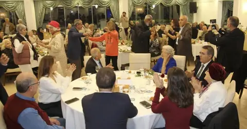 İstanbul'da Darülaceze'de erken yeni yıl yemeği
