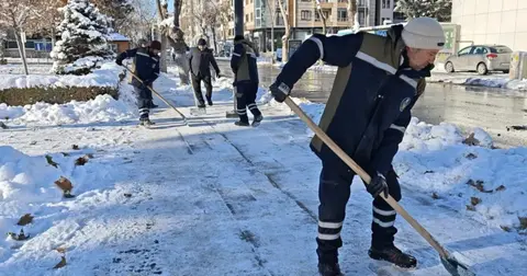 Malatya’da Büyükşehir, karla mücadeleyi sürdürüyor
