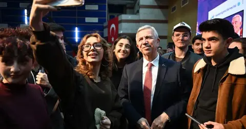 Mansur Yavaş Ankaralı gençlerle buluştu