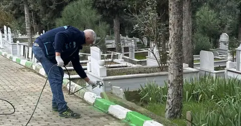 Kocaeli Çayırova’da mezarlıklarda çalışmalar sürüyor