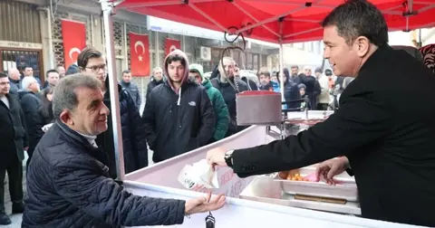Bursa'da Başkan Aydın’dan kayınvalidesinin hayrına lokma ikramı