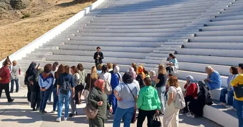 Manisalı binlerce kadın kültürel gezilerde buluştu