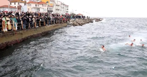 Mudanya Tirilye'de denizden haç çıkarma töreni yapıldı