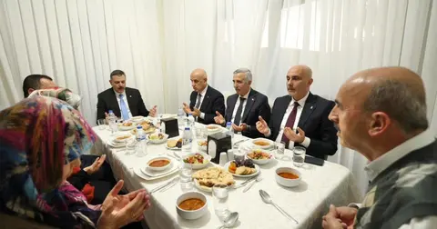 Bakan Çiftçi depremzede aileyle iftar yaptı