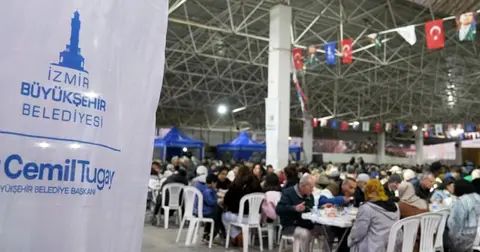 İzmir Büyükşehir ilk iftar sofrasını Gaziemir’de kurdu