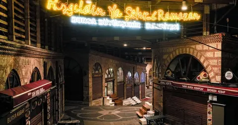 Bursa'da Ramazan'a özel ışıklandırmalar