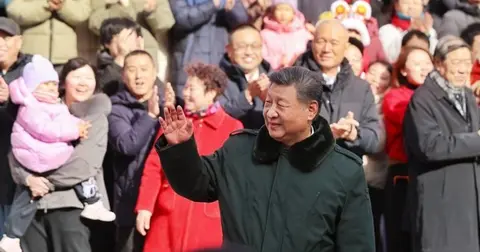 Xi Jinping, Bahar Bayramı'nda Pekin'de teftiş turu tamamladı