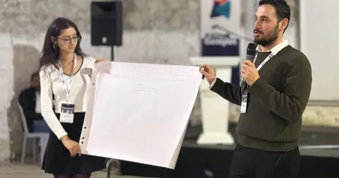 İzmir Yerel Gençlik Forumu Tarihi Bıçakçı Han'da düzenlendi