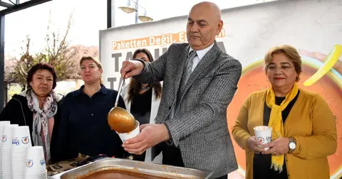 Kadın kooperatiflerinden tarhana ikramı