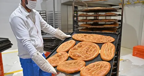 Antalya'da ramazan sofralarına uygun fiyatlı pide