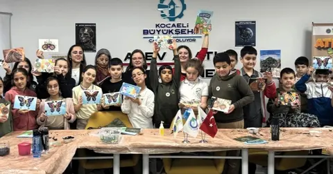 Kocaeli'de atık malzemeleri sanata dönüştürdüler