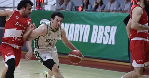 Lider Sakarya play-off’a çeyrek finalden gidiyor