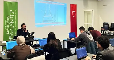 Gaziantep'te gençler iftardan sahura teknolojiyle buluşuyor