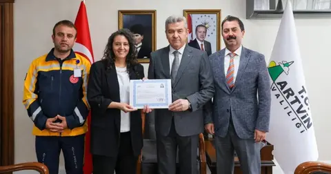 Artvin'de yılın sağlık çalışanları ödüllendirildi