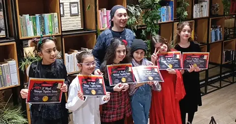 Ünlü tiyatro tiratları Bursa'da çocukların yorumuyla sahnelendi