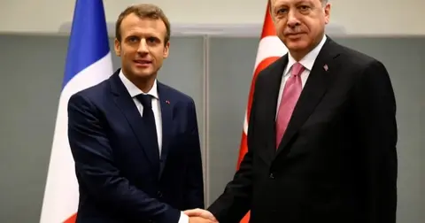 Erdoğan, Macron ile küresel çatışmaları görüştü