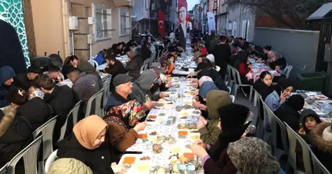 Bursa Osmangazi'de iftar sofrası dolup taştı