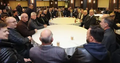 Kocaeli'de ziraatçılar, Başkan'ı çay içmeden bırakmadı