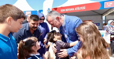 Kocaeli'de Başkan Büyükakın’a çocuklardan sevgi seli